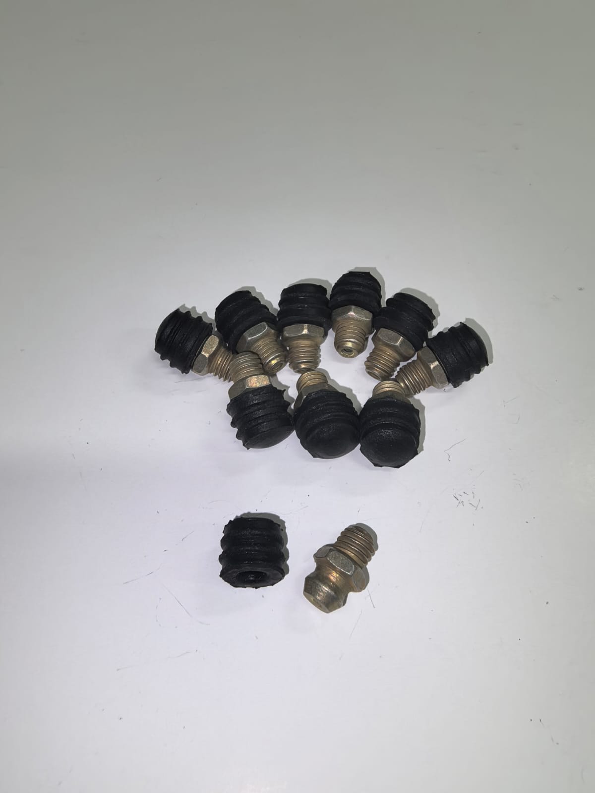 Комплект прямых пресс-масленок М8х1 с защитным колпачком 10 шт